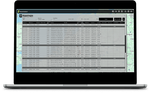 Fleetmanagement software met rapportagetabel en kaartweergave op een laptop