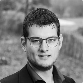 Portret van een man met bril voor de Over ons-pagina van Softwareshaker
