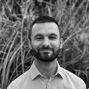 Portret van een man voor de pagina Over ons van Softwareshaker.