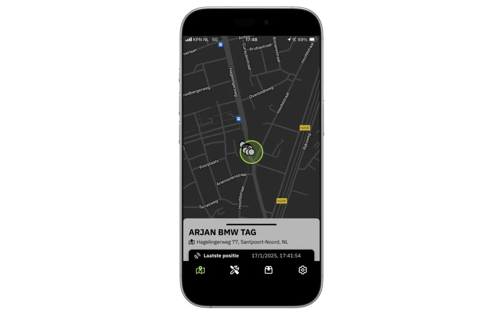 Materieel tag met kaartweergave en locatiegegevens op een smartphone