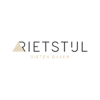 Logo van Rietstijl met de tekst ‘Rieten daken’.