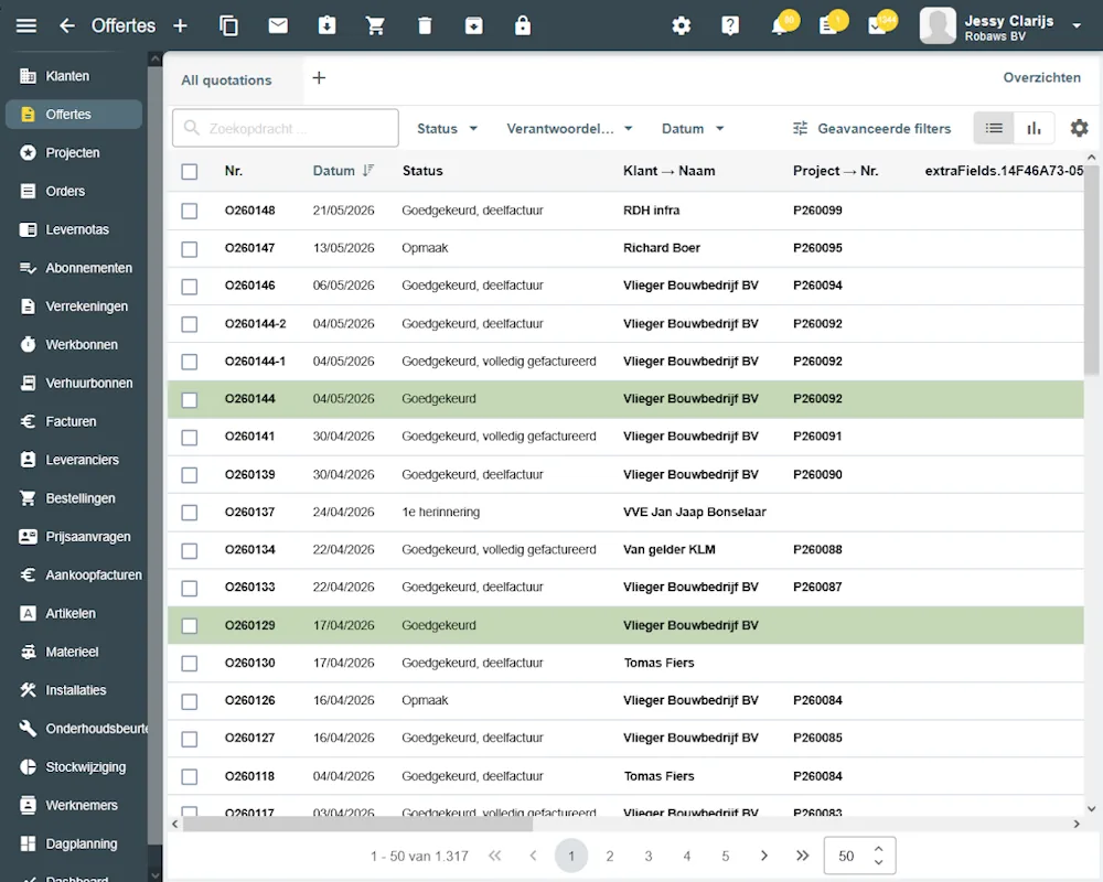 Offerteslijst in Robaws-interface met zijmenu en kolommen voor nummer, datum, status en klant